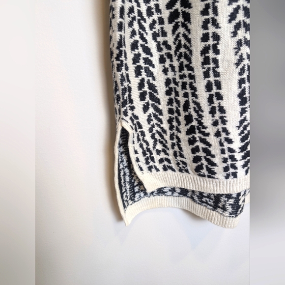 Black Off White V-neck Patterned Linen Blend Poncho Size XS/Small - Picture 4 of 7